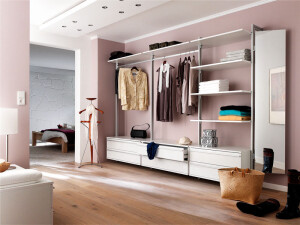 Eleganter begehbarer Kleiderschrank VENETO für Ihren Schlafbereich in drei verschiedenen Varianten. Durch seine Funktionalität und sein offenes Design ist der begehbare Kleiderschrank VENETO die optimale Ergänzung für Ihr Schlafzimmer.  Durch seine Funkti