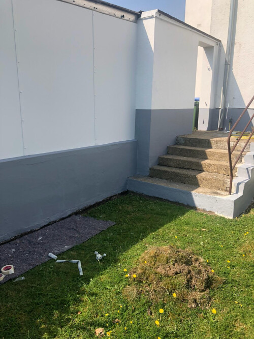 Kaputte Treppe vor der Behandlung