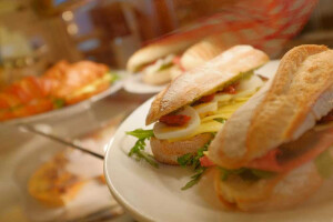 https://www.yelp.com/biz/caf%C3%A9bar-freudengr%C3%BCn-berlin-2