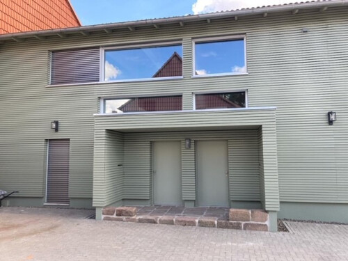 Zweifamilienhaus_Fenster_Aufsatzraffstore_Holzhaustüren.jpg