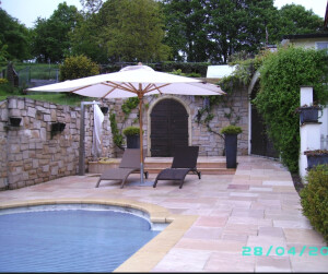 Schwimmbadbau mit Weinkeller