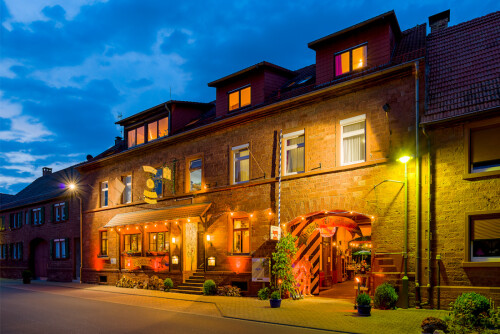 Außenansicht Gasthaus, Nachhaltig Hotel in Werbach - Kopie.jpg