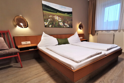Zimmer 4, Blumen, Feld, Lampen, Natur,  Hotel Drei Lilien, Werbach, Tauberbischofsheim, liebliches Tabertal, Hotel,.jpg