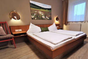 Zimmer 4, Blumen, Feld, Lampen, Natur,  Hotel Drei Lilien, Werbach, Tauberbischofsheim, liebliches Tabertal, Hotel,.jpg