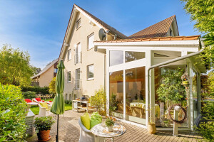 Ansicht mit Wintergarten.jpg