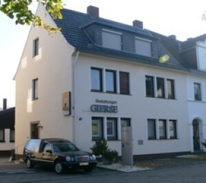 Es ist unsere Philosophie, als fachgeprüfte Bestatter in Bonn Endenich und Umgebung, die trauernden Angehörigen in jeder Form und in allen Bestattungsfragen verständnisvoll und kompetent zu beraten.