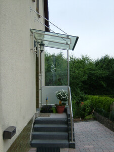 Vordach mit Windfang 1.jpg