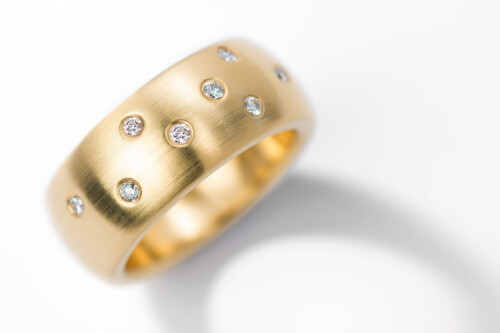 750/000 Gelbgoldring mit Brillanten