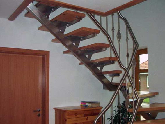 Treppe-aus-Edelstahl