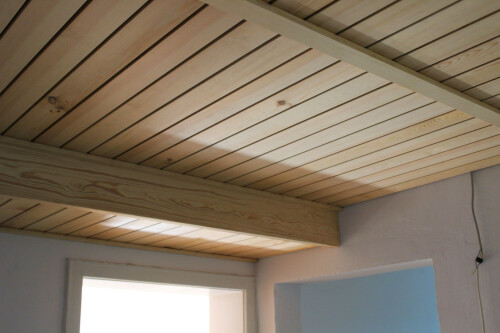 ... werden mit einer abnehmbaren Holz-Verkleidung abgedeckt.