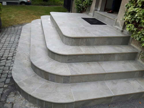 Treppe Außenbereich Nachher.JPG