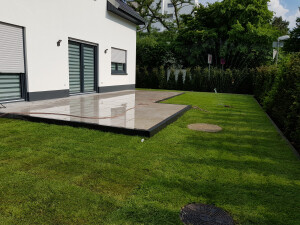 Neuanlage Terrasse. Rollrasen, Bewässerung, Zaun usw...