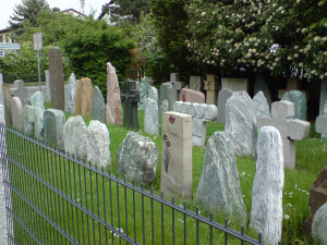 Findlinge ,Basaltstelen, Rosenquarze, Spaltfelsen uvm.