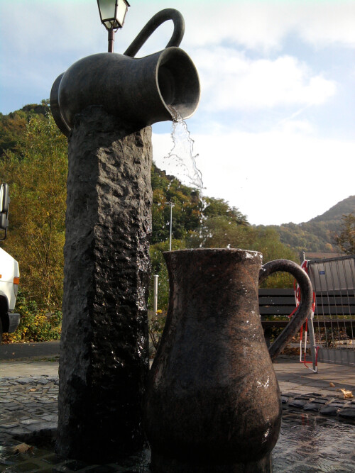 Natursteinbrunnen ,Quellsteine, Natursteinbänke, Antike Tröge uvm.