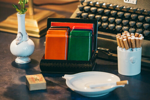 Die ultraflachen ledernen Zigarettenetuis aus der italienischen Familien-Manufaktur: Jedes Zigarettentui aus Leder wird einzeln im Handwerksbetrieb bei Florenz gefertigt.