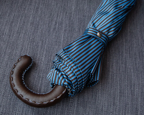 Handgefertigte Regenschirme von Francesco Maglia aus Mailand.