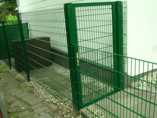 Tor mit 3 Zaunanschlüssen