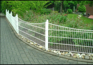 Schmuckzaun mit Kugel weiß