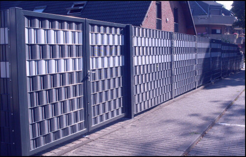 Sichtschutz Zaun- und Toranlage