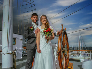 Heiraten auf der Gorch Fock 1, ehemaliges Segelschulschiff im Hafen der Hansestadt Stralsund