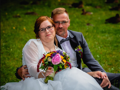 Heiraten im Standesamt Grimmen, Hochzeitsshooting mit Brautpaar im Park