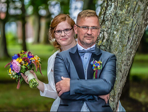 Heiraten im Standesamt Grimmen, Hochzeitsshooting mit Brautpaar im Park
