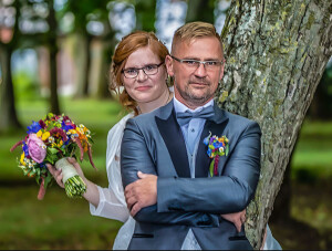 Heiraten im Standesamt Grimmen, Hochzeitsshooting mit Brautpaar im Park