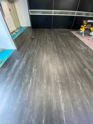 Vinylboden Eiche Schwarz 80m²