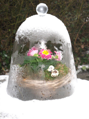 Garden Bell mit Eis und Schnee