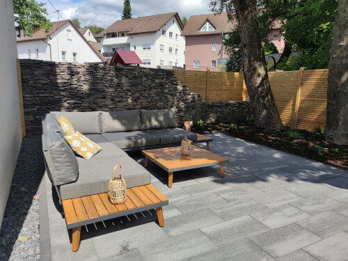 Lounge-Ecke unter Bäumen.jpg