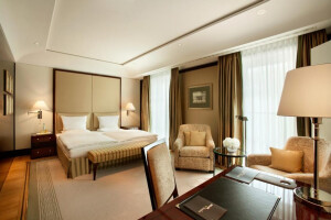 https://www.yelp.com/biz/hotel-adlon-kempinski-berlin-3