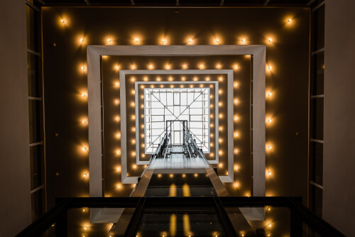 Blick hoch zum Fahrstuhl