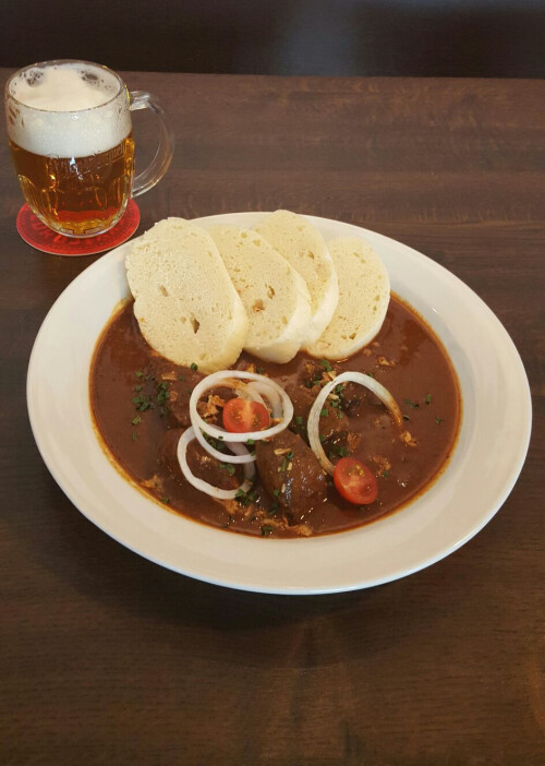 Gulas s knedlikem - Gulasch mit Knödel