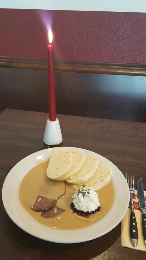 Svicková na smetane - Rinderbraten mit Sahnesoße
