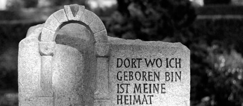 Tor mit Bernsteinintarsie