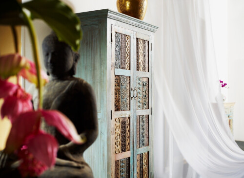 Sidebaords und Möbel aus recyceltem Holz mit alten Schnitzleisten aus indischer Handwerkskunst.