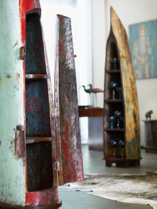 Möbel aus alten Fischerbooten. Passt besonders gut als Kontrast zu mordernen Wohneinrichtungen.