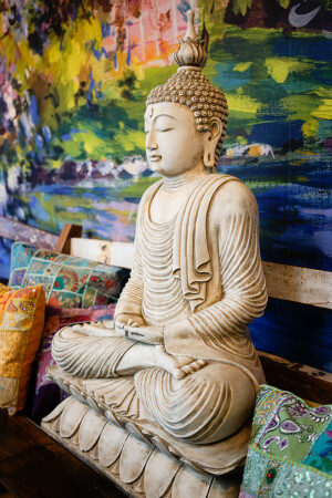 Accessoires, Deko und Buddhas in verschiedenen Formen und Materialien. Große Auswahl vor Ort oder im Online-Shop.