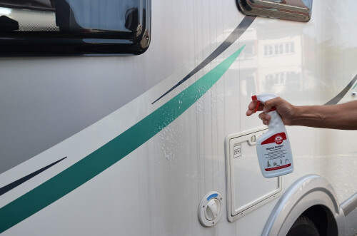 Regenstreifen entfernen mit ROTWEISS Intensivreiniger