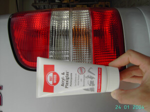 Scheinwerfer polieren mit ROTWEISS Acryl- & Plexiglas Polierpaste