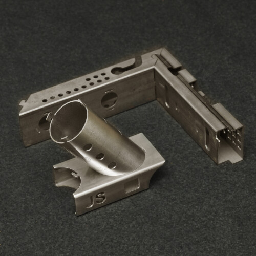 Komplexe Verbindungen und Durchstiche dank Rohrlaserschneiden