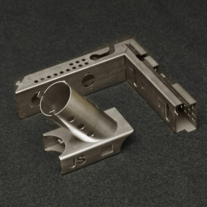 Komplexe Verbindungen und Durchstiche dank Rohrlaserschneiden