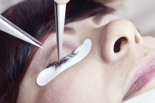 Wimpernverlängerung mit UV