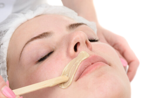 Waxing Damenbart