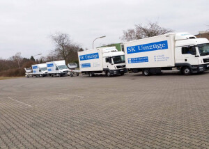 LKW-aufgereiht SK Umzüge.jpg