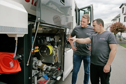 KH_Fahrer_und_Azubi_1_08 - Kopie.JPG