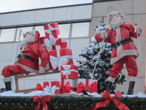 Außendeko für einen Stand auf einem Weihnachtsmarkt