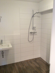Duschbad mit ebenerdiger Dusche