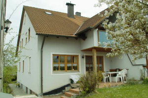 Referenzobjekt Die Doppelhaushälft in Maxhütte-Haidhof wurde erfolgreich durch das Team der Fa. Kompass Immobilien Ratisbona veräußert.
