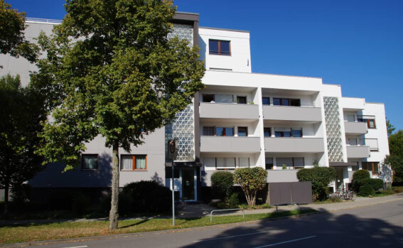 Referenzobjekt Dieses Mehrfamilienhaus im Westen von Regensburg (28 Einheiten inkl. Tiefgaragen- und Außenstellplätzen) wurde durch das Team von Kompass Immobilien Ratisbona im Alleinauftrag vermarktet.